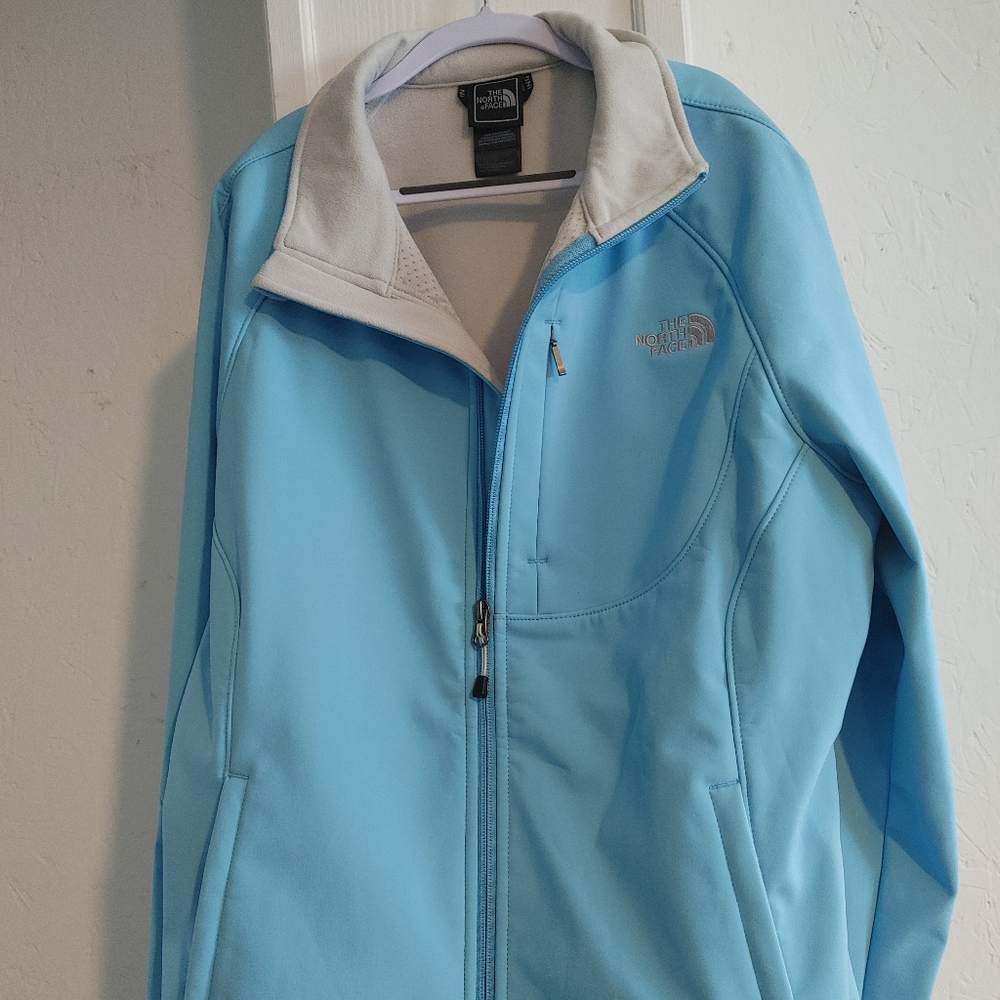 Ladies North face jacket size large like brand new 🆕 light blue baby blue color